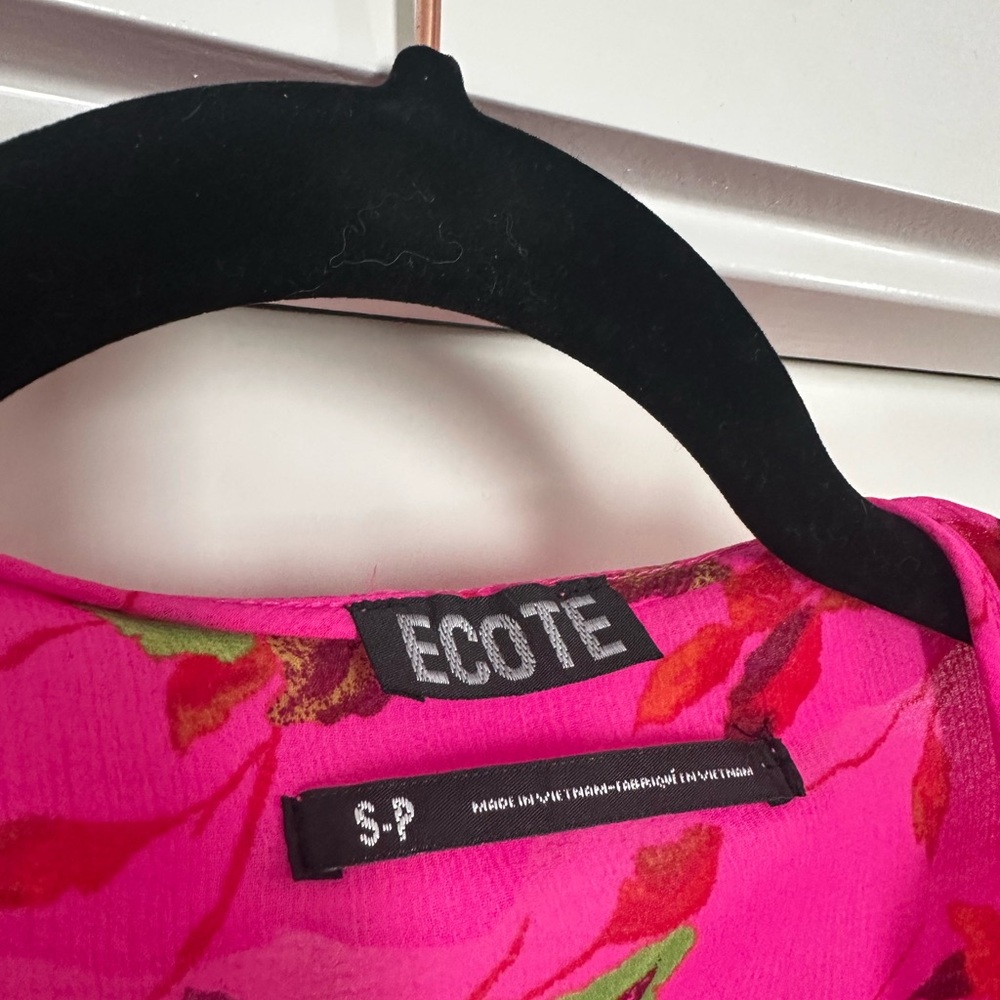 Ecote Bright Pink Floral Blouse Size Small - Picture 3 of 3